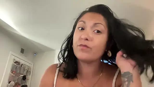 yummymommie7 live cam