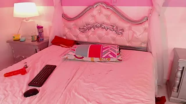 ScarlettToush live cam