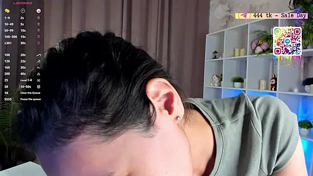 FlirtyAura live cam