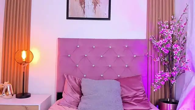 ravena_queen live cam