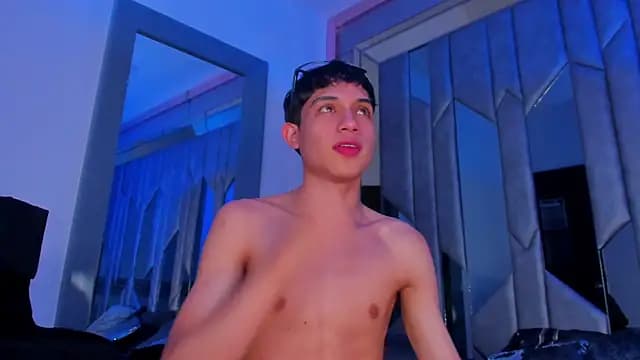 Sebax_Young live cam on Stripchat
