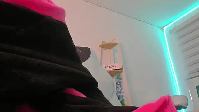 Sara_Red_X live cam