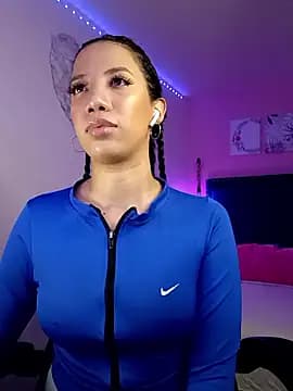 SallyWhitee live cam on Stripchat