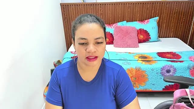 Cloe_35 live cam on Stripchat