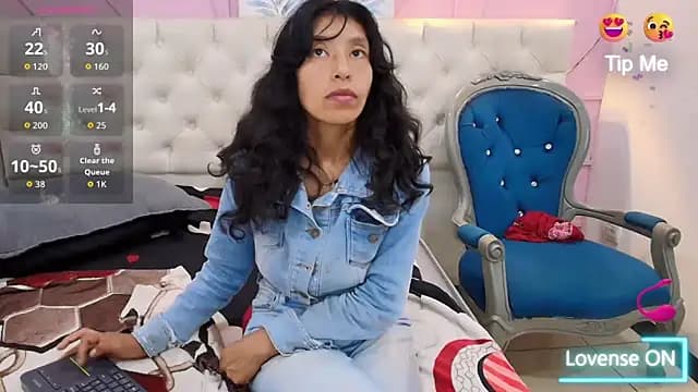 karolinee_66_ live cam on Stripchat
