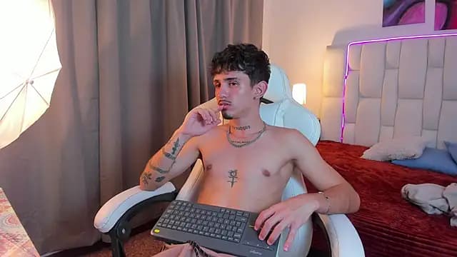 nextboywell1 live cam