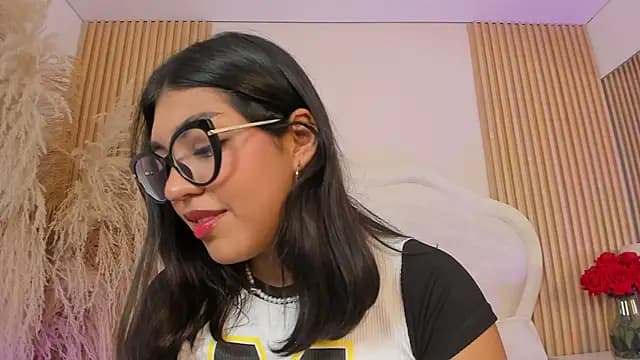 rebeca_taylor live cam on Stripchat