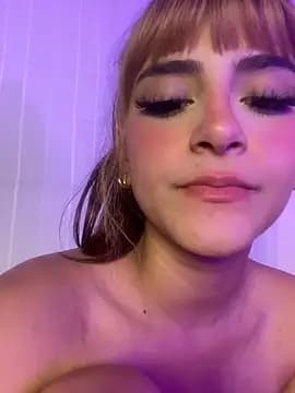 ivy-777 live cam on Stripchat