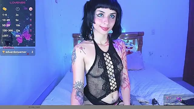 yourrosenrot live cam on Stripchat