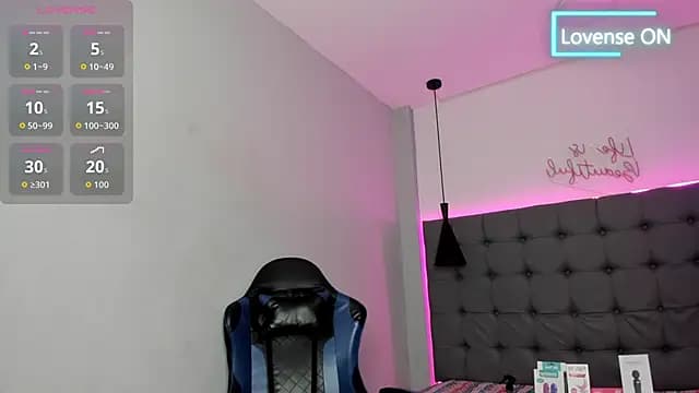 scarletcherry18 live cam