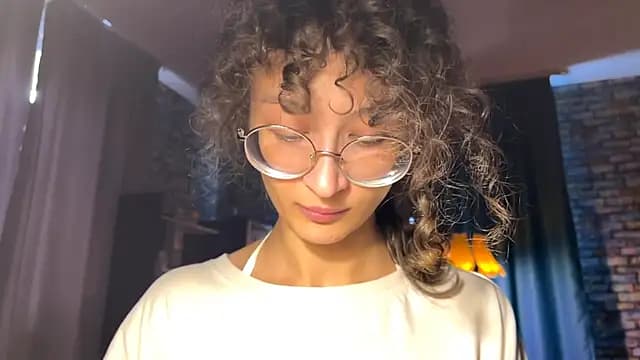 CurlyWinx live cam