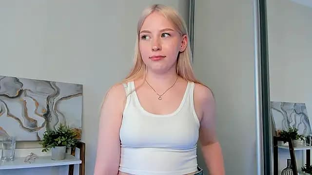 DeltaYunes live cam on Stripchat