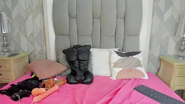 penelope_cox live cam on Stripchat