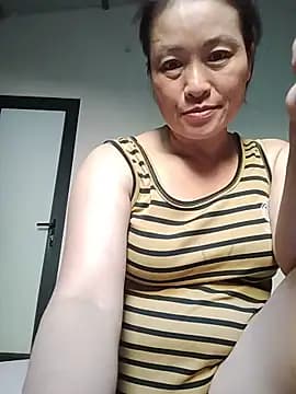 Maiaxoxo79 live cam