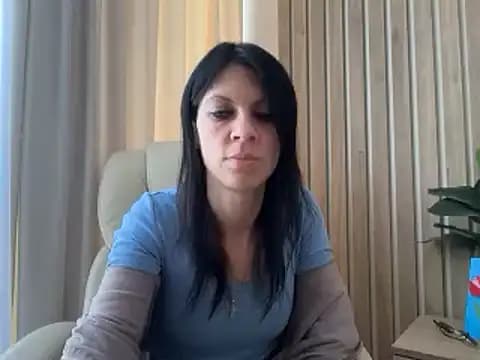 InjaAtHome live cam on Stripchat