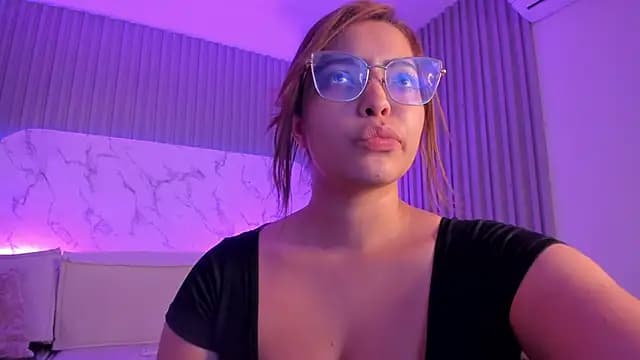 AbrilBloom live cam