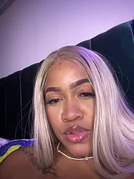riri_brunnete live cam