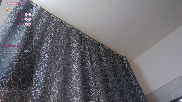 AnyaRose live cam