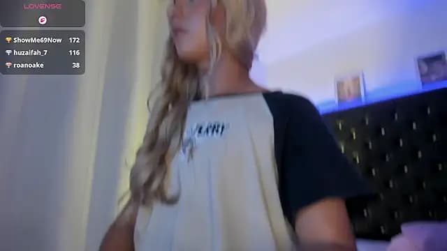 BellaRoge live cam