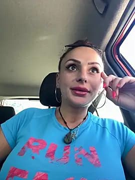 Caramellaa live cam