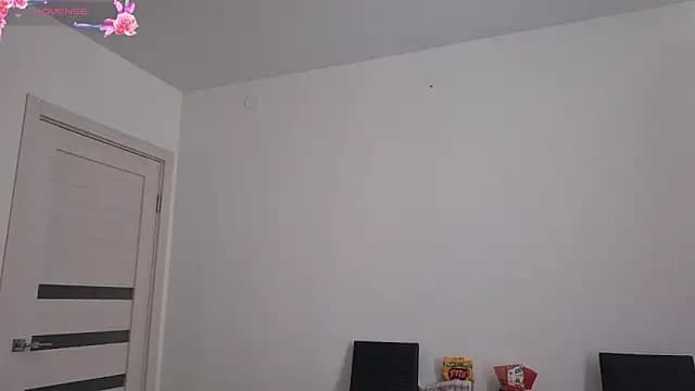 LynetHakes live cam