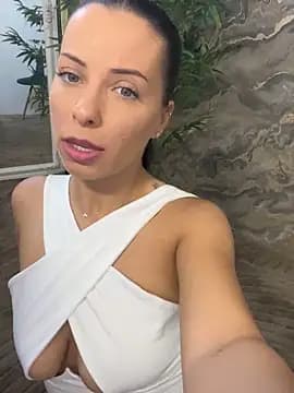 KrystalJade live cam