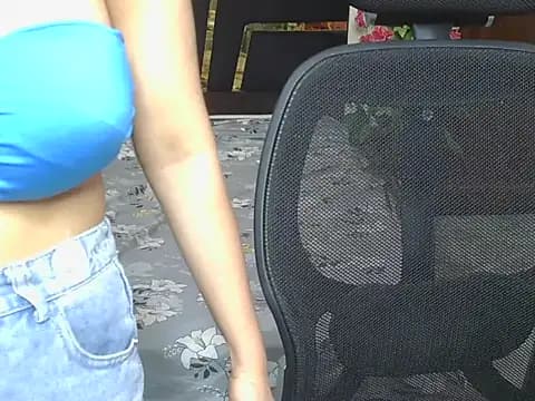 Its-akeera live cam