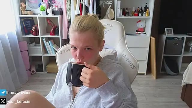 Maya_Rave live cam