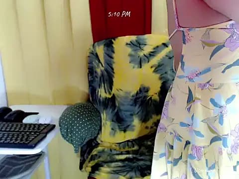 nesianhottits live cam