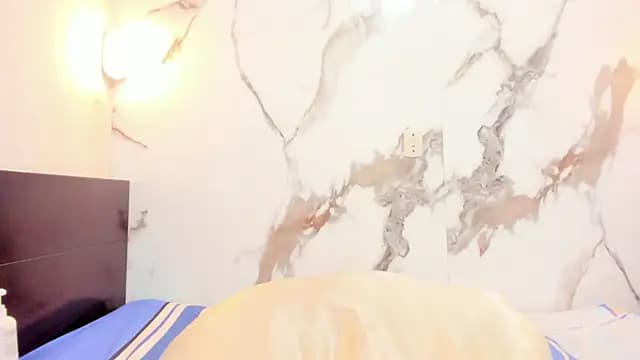 LauraCollinss live cam