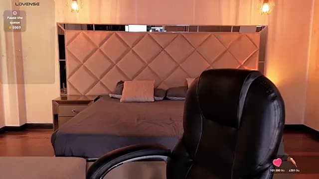 KayraLanne live cam