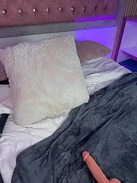 MylaDreams live cam