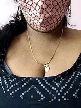 mallu-sumi live cam on Stripchat