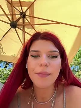 RiriRoseey live cam