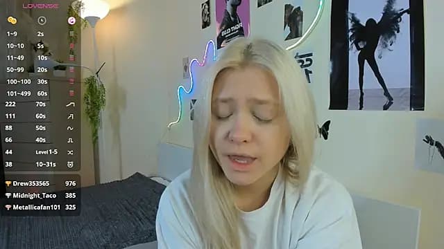 MidnightPoise live cam