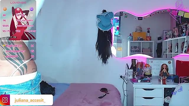 caroline_cossei live cam