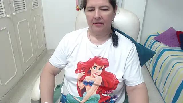 leonela_69 live cam