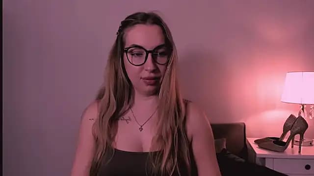 AriaDesire live cam on Stripchat