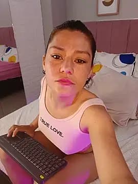 NatyBliss_gh live cam on Stripchat