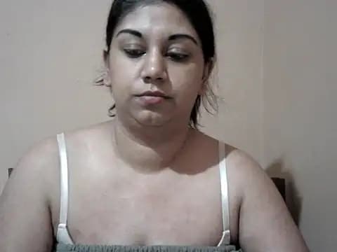 bellachow10 live cam on Stripchat
