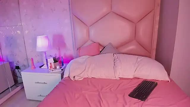 Nasly_Moore live cam on Stripchat