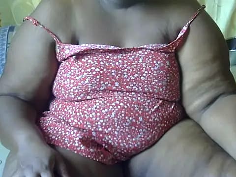 Beautymama live cam on Stripchat