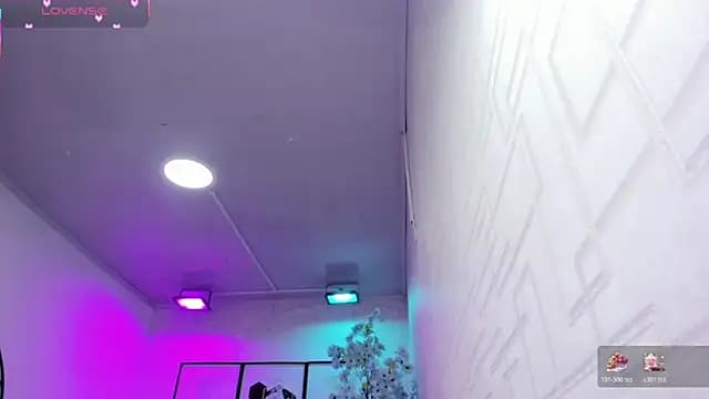 Tiara_rr live cam