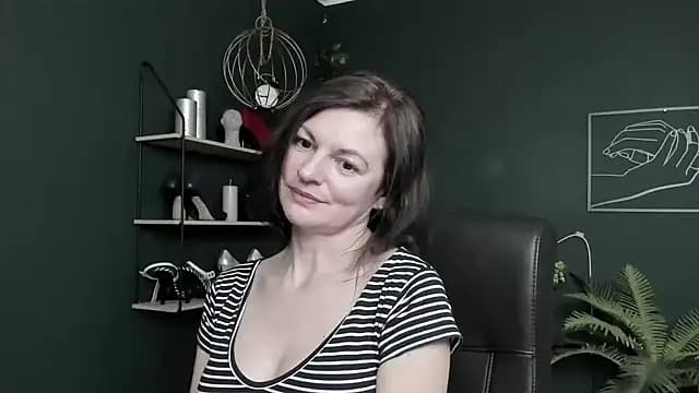 VivianWILD live cam