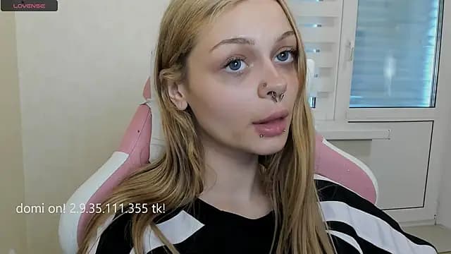 MelonyEmo live cam