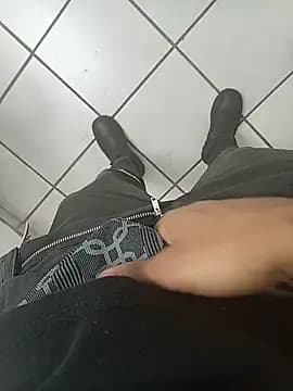 younglover250 live cam