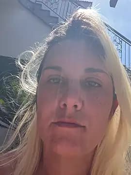 Sofia_beee live cam