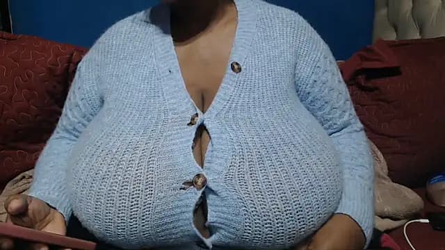 CUTEFIRMMELONSS live cam