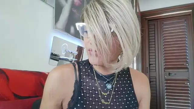 LadyOxana live cam