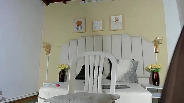 Sara_Hanks live cam